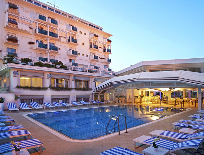 media.piscina-all'aperto-gallery